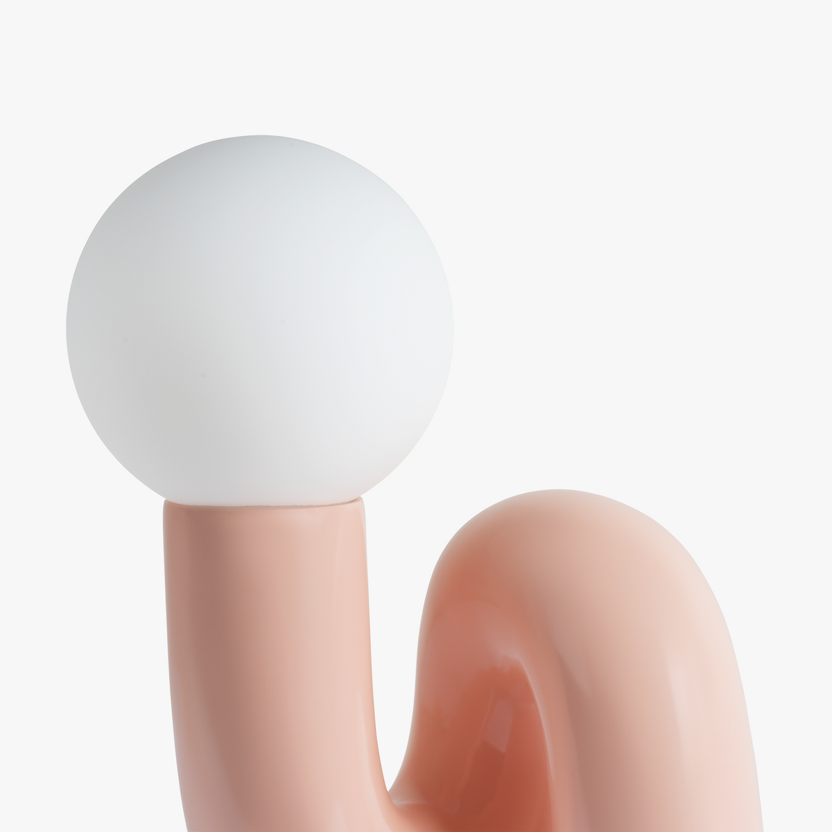 Sculpturale Tafellamp Met Zachte Gloed En Dagelijkse Artistieke Interieurverfijning