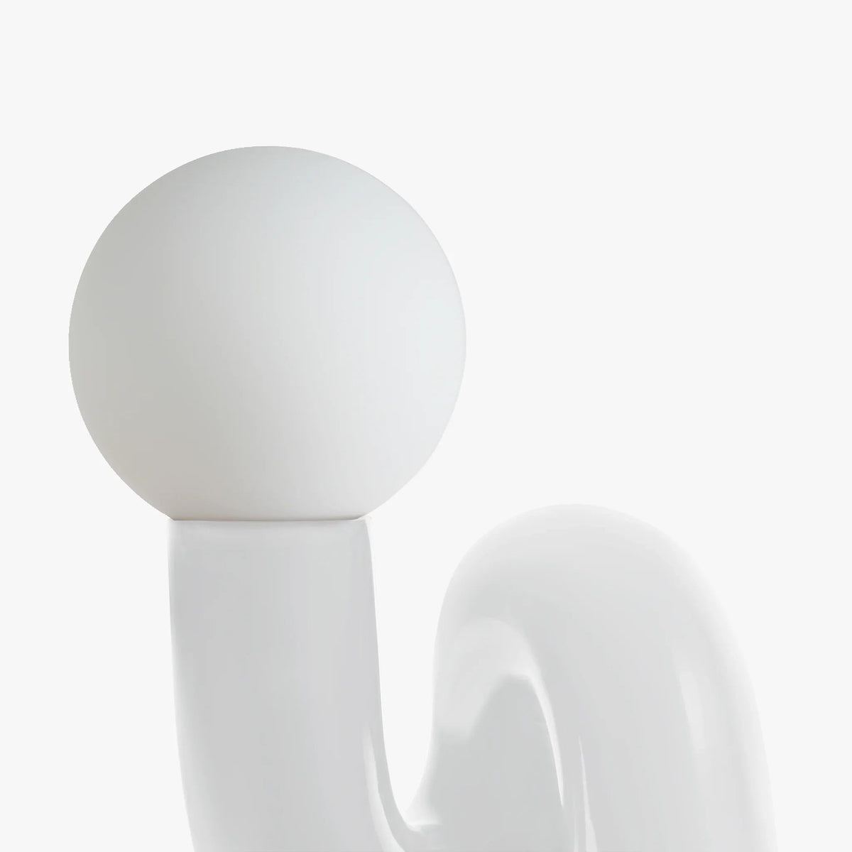 Sculpturale Tafellamp Met Zachte Gloed En Dagelijkse Artistieke Interieurverfijning