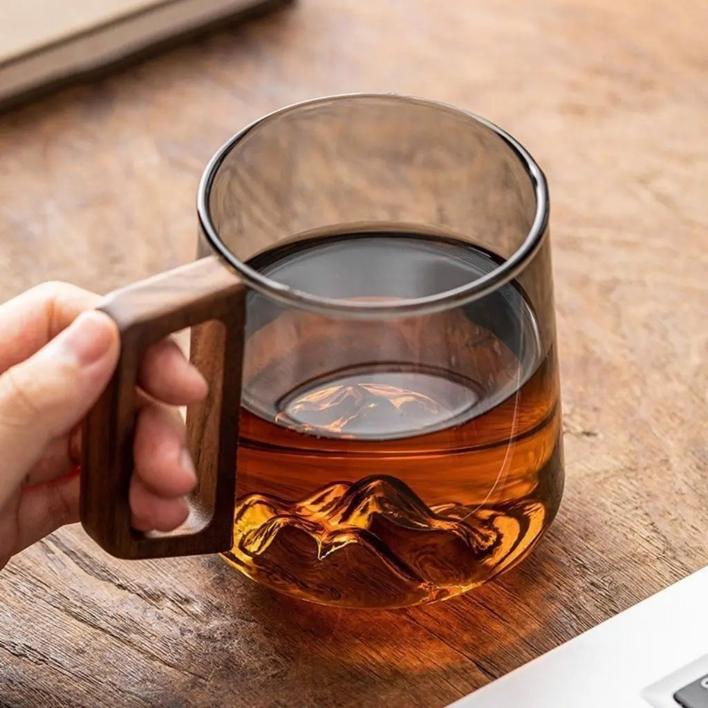 Glazen Mok Met Sculpturale Basis En Dagelijks Warm En Koud Drinkcomfort