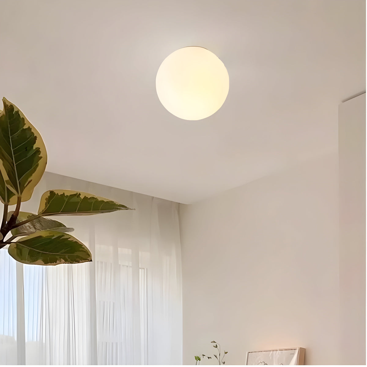 Wandlamp met Matglazen Bol en Zachte Lichtverdeling