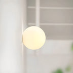 Wandlamp met Matglazen Bol en Zachte Lichtverdeling