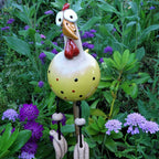 Kleurrijke Tuinkipdecoratie voor Gezellige Sfeer Buiten
