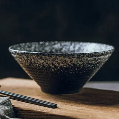 Keramische Ramenkom Met Handgemaakte Afwerking En Authentiek Japans Ontwerp