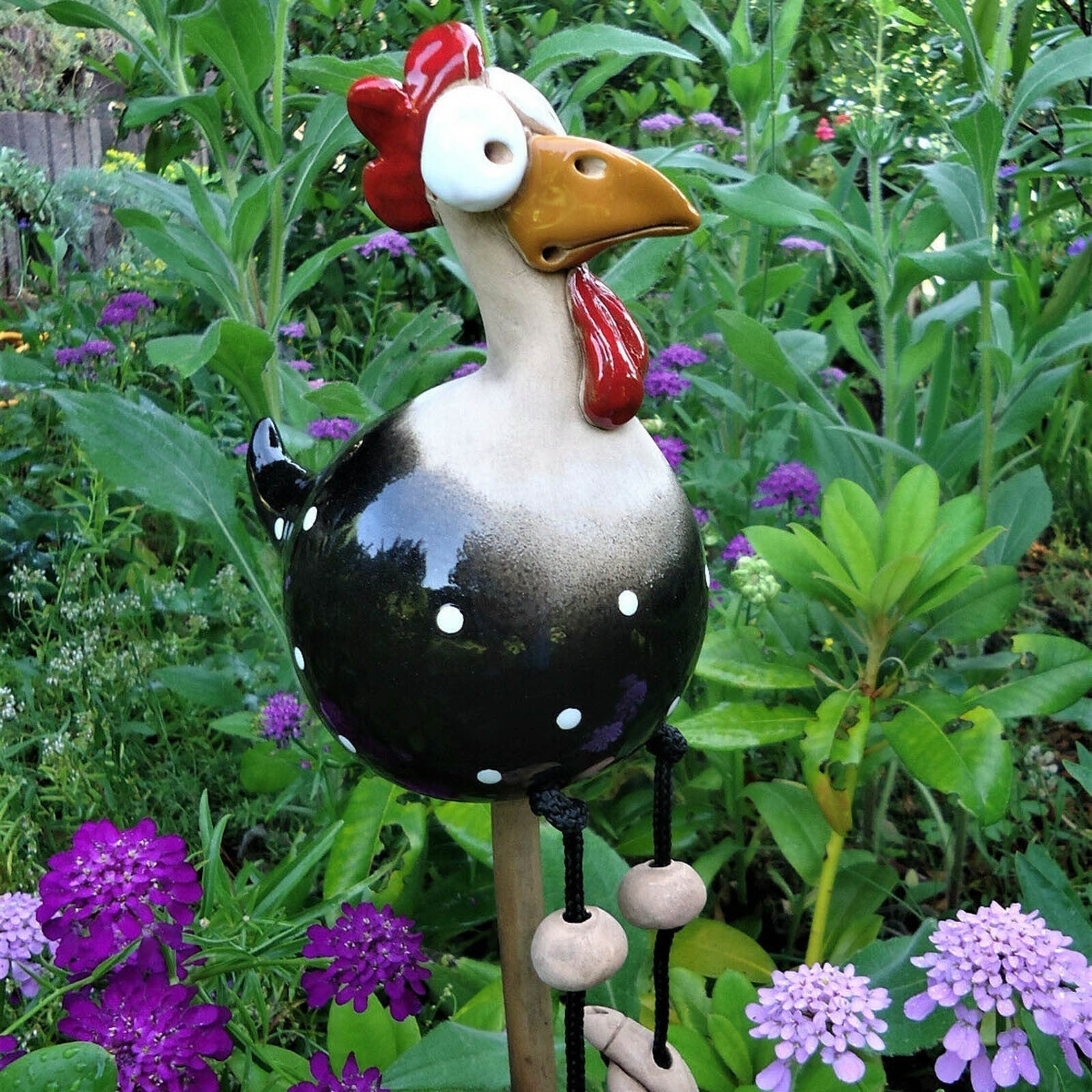Kleurrijke Tuinkipdecoratie voor Gezellige Sfeer Buiten