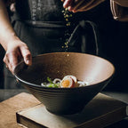 Keramische Ramenkom Met Handgemaakte Afwerking En Authentiek Japans Ontwerp