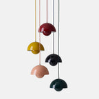 Hanglamp met halfronde kap en één lichtpunt