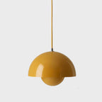 Hanglamp met halfronde kap en één lichtpunt