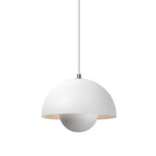 Hanglamp met halfronde kap en één lichtpunt