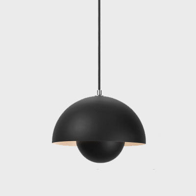 Hanglamp met halfronde kap en één lichtpunt