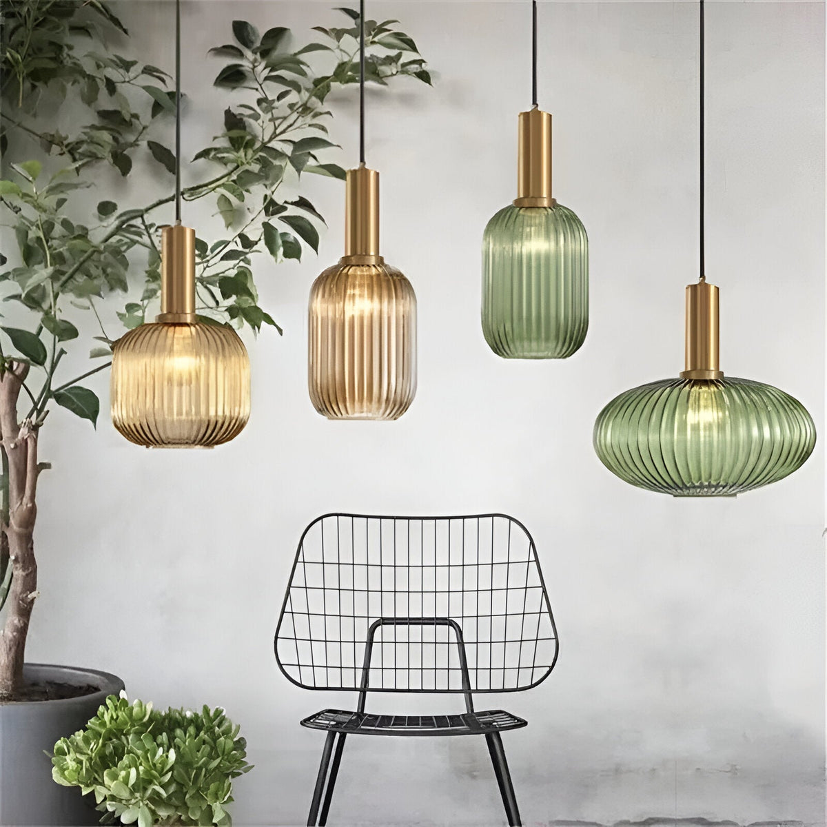 Glas Hanglamp Met Geribbelde Kap En Strakke Buisfitting Voor Zachte Ruimteverlichting
