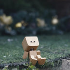 Houten Wipfiguur Met Verwisselbare Gezichtjes En Zachte Bewegingswerking
