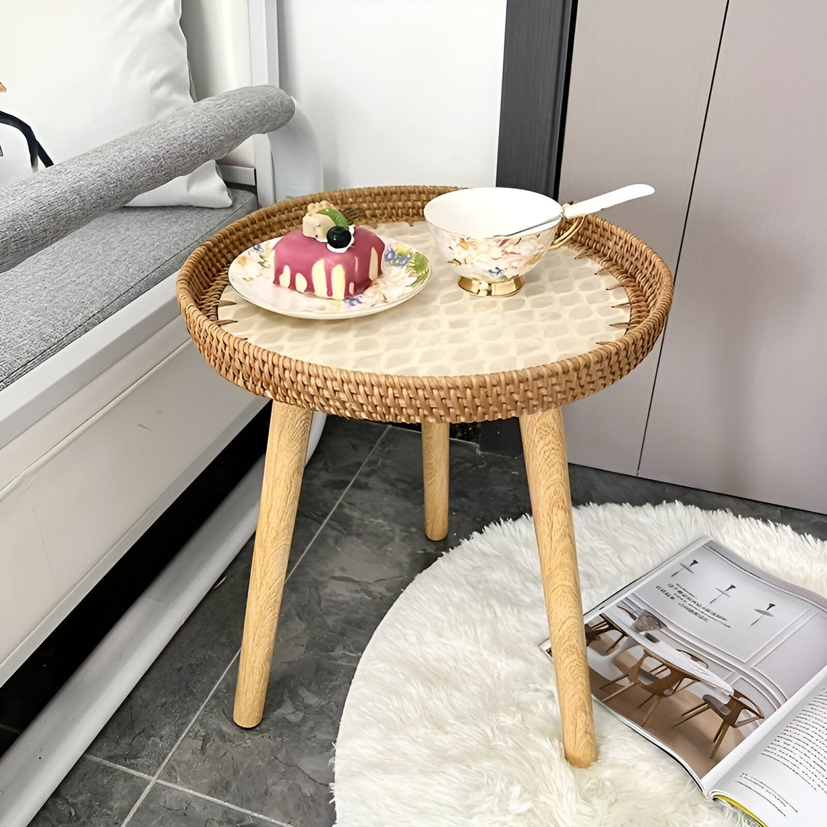 Scandinavische Bijzettafel Met Driepoot Ontwerp Voor Compacte Woonruimtes