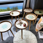 Scandinavische Bijzettafel Met Driepoot Ontwerp Voor Compacte Woonruimtes
