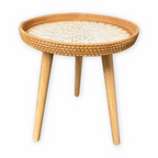 Scandinavische Bijzettafel Met Driepoot Ontwerp Voor Compacte Woonruimtes