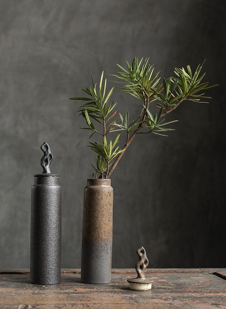 Keramische Theebus met Wabi‑Sabi Textuur en Sculpturale Vorm