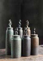 Keramische Theebus met Wabi‑Sabi Textuur en Sculpturale Vorm