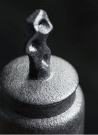 Keramische Theebus met Wabi‑Sabi Textuur en Sculpturale Vorm