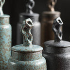 Keramische Theebus met Wabi‑Sabi Textuur en Sculpturale Vorm