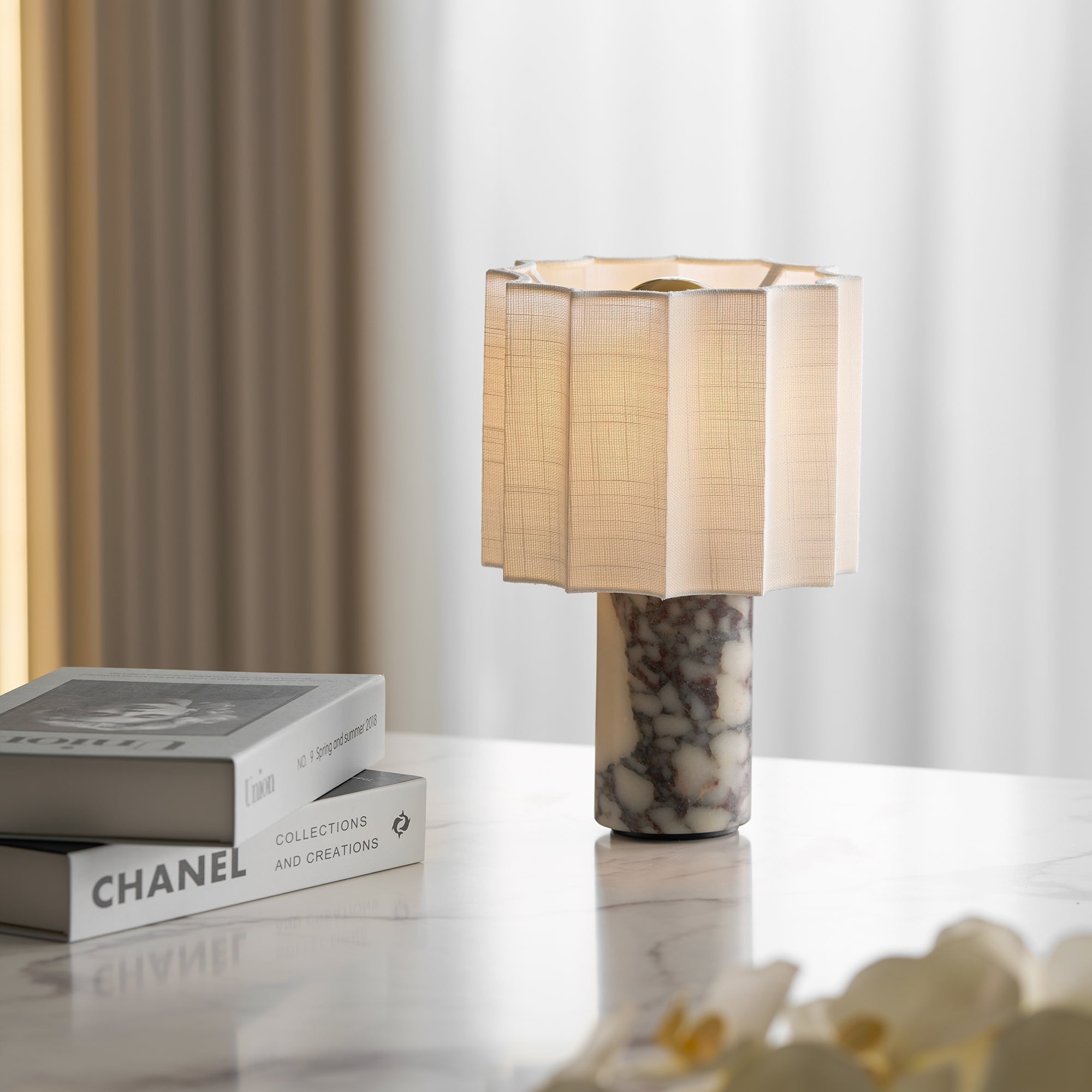 Marmeren LED Tafellamp met Touchbediening voor een Stijlvol Interieur