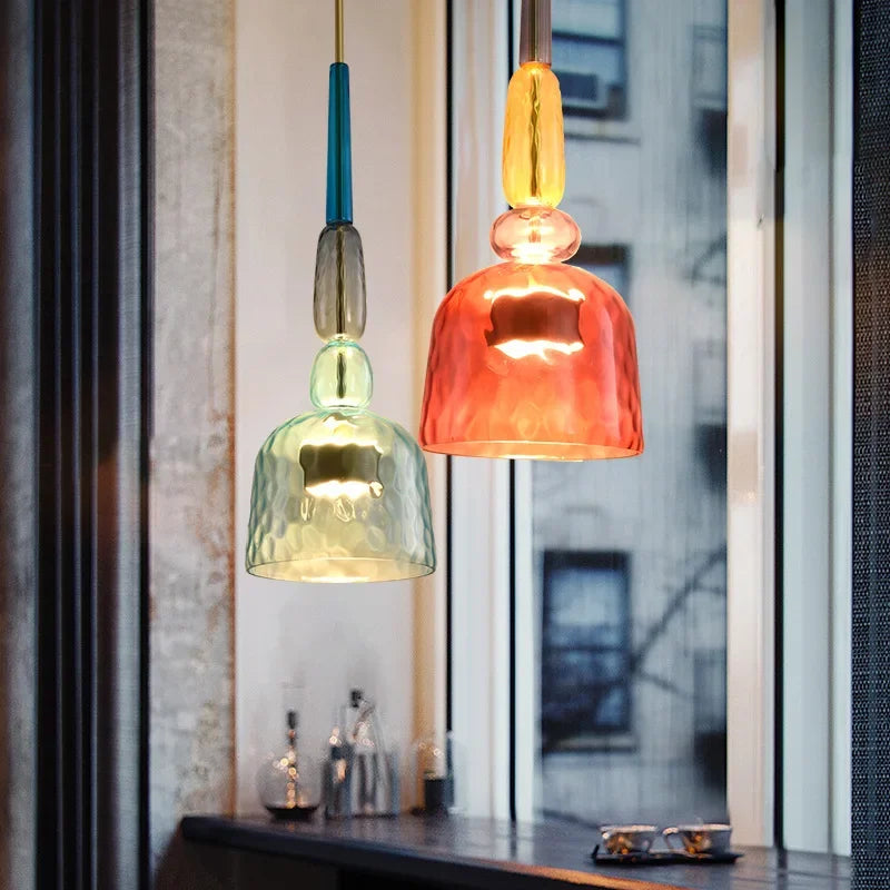Glazen Hanglamp Met Moderne Vorm En Sfeervolle Scandinavische Afwerking