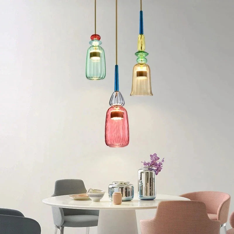 Glazen Hanglamp Met Moderne Vorm En Sfeervolle Scandinavische Afwerking