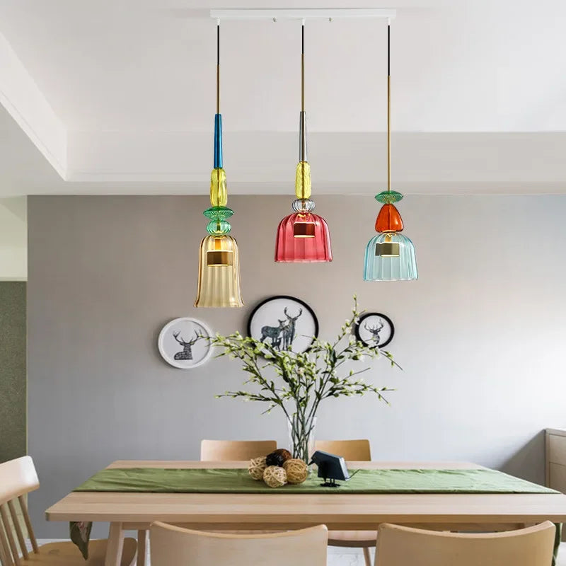 Glazen Hanglamp Met Moderne Vorm En Sfeervolle Scandinavische Afwerking