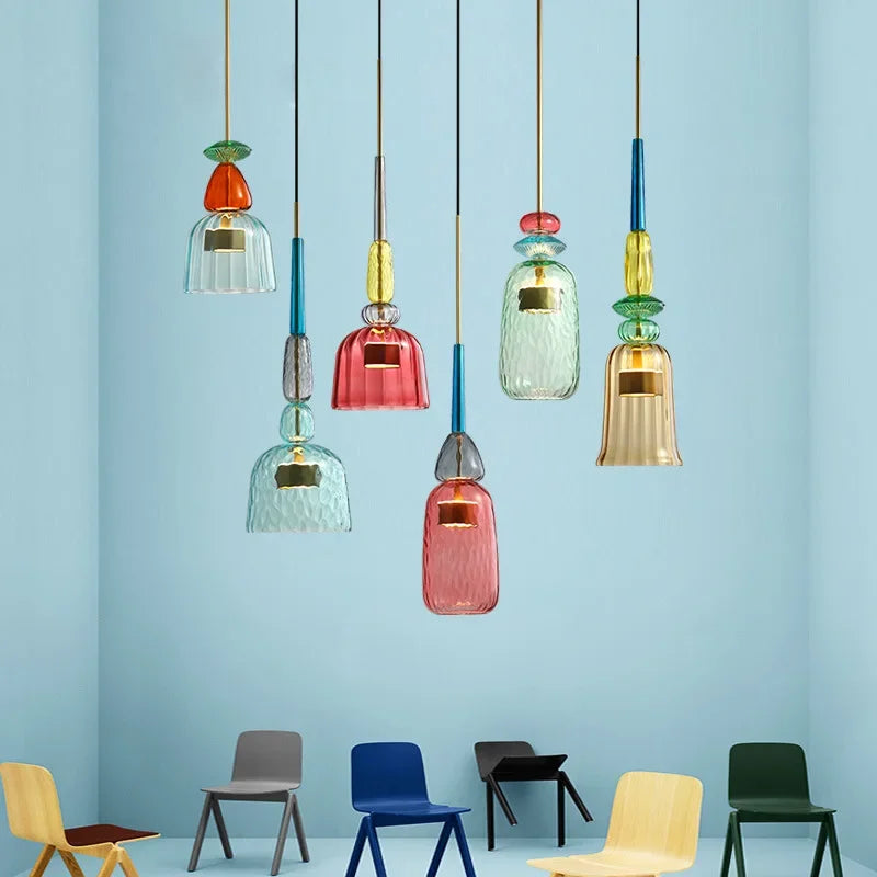 Glazen Hanglamp Met Moderne Vorm En Sfeervolle Scandinavische Afwerking