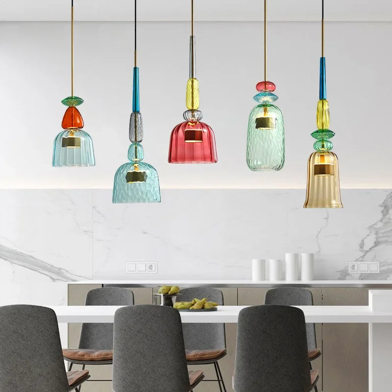 Glazen Hanglamp Met Moderne Vorm En Sfeervolle Scandinavische Afwerking