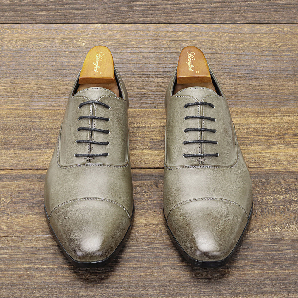 Herenschoenen met Klassieke Vorm en Verzorgde Uitstraling