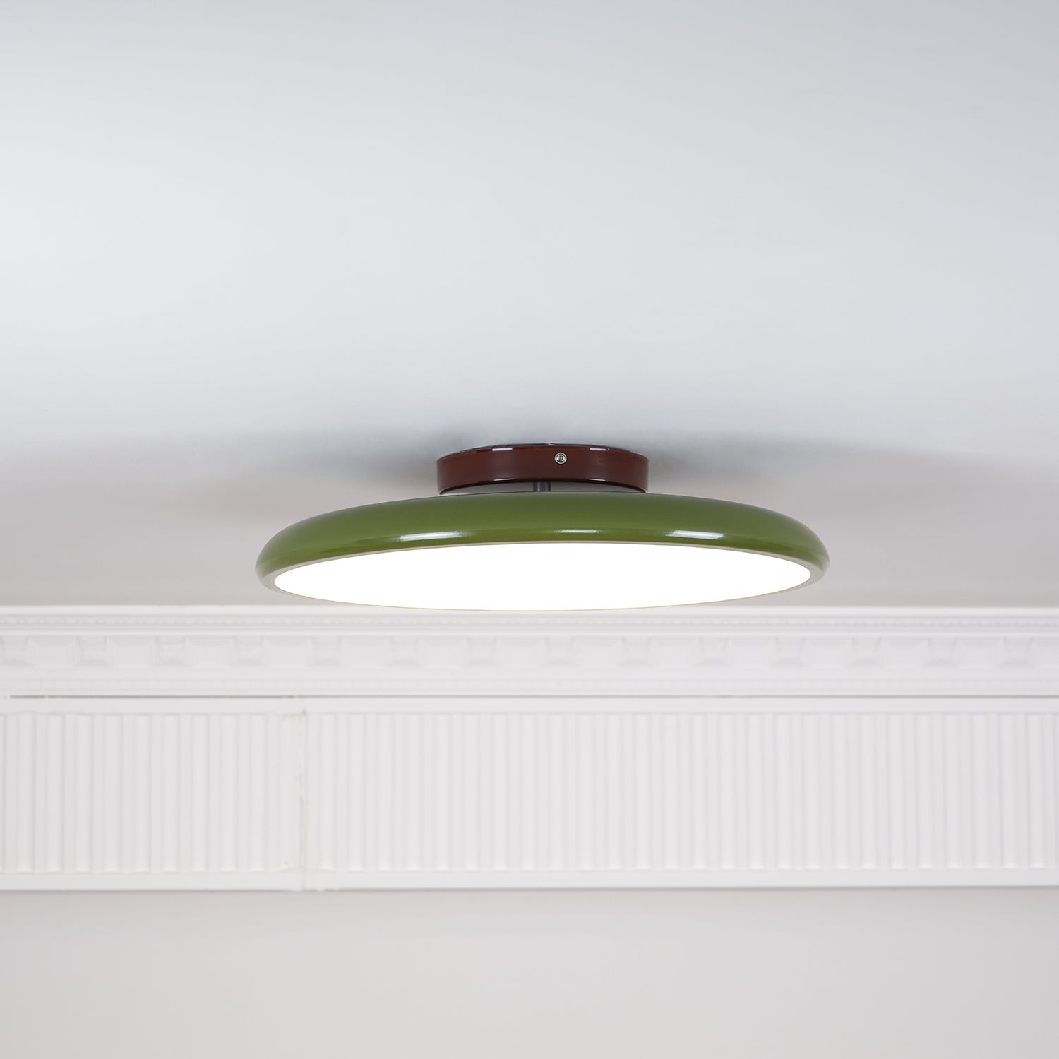 Verstelbare Plafondlamp Met Metalen Behuizing En Acrylkap