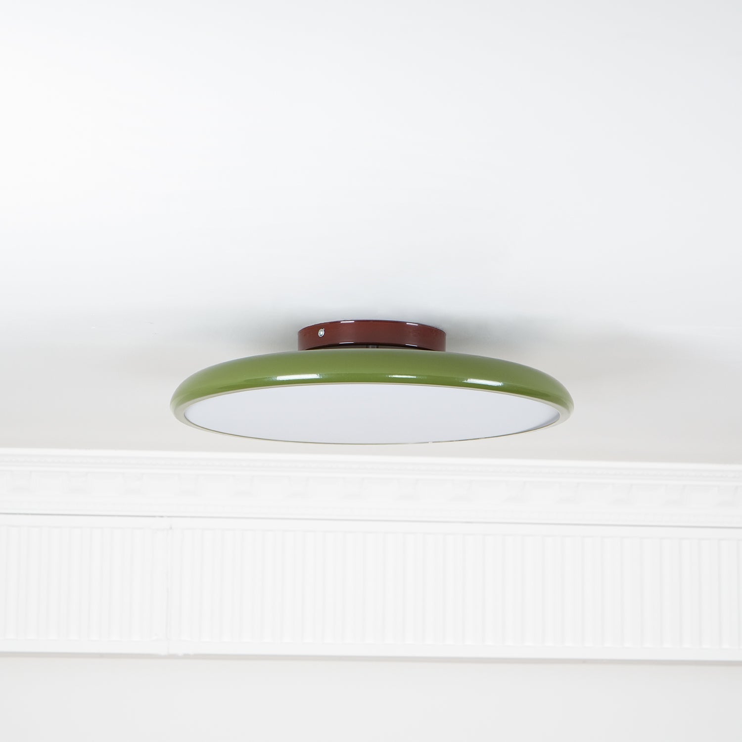 Verstelbare Plafondlamp Met Metalen Behuizing En Acrylkap