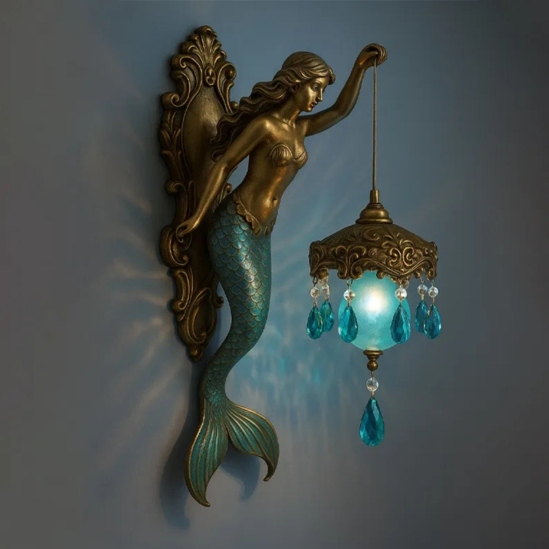 Artistieke Wandlamp met Mythologisch Sculptuurdesign