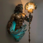 Artistieke Wandlamp met Mythologisch Sculptuurdesign
