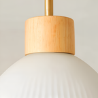 Scandinavische Plafondlamp met Geribbeld Glas en Houten Afwerking