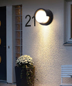 Buitenlamp Met Bewegingssensor En Stevige Constructie Voor Veilige Ingangen