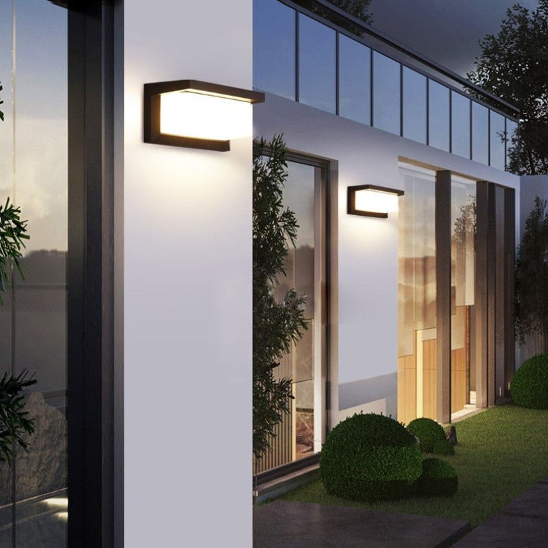 Buitenlamp Met Bewegingssensor En Stevige Constructie Voor Veilige Ingangen