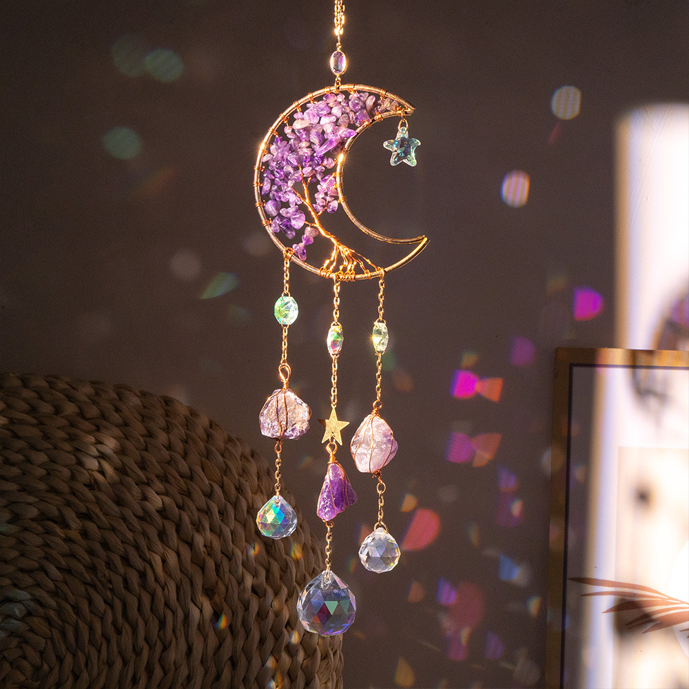 Decoratieve Dromenvanger Met Prismatische Maan En Handgemaakte Details Voor Sfeervolle Ruimtes
