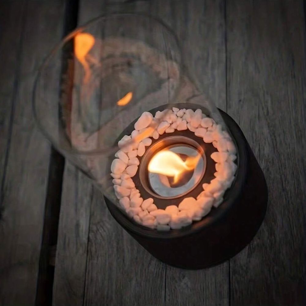 AeviaFlame – Elegant Oljelampe i Glas med Metalram til Tidløs Stemningsbelysning