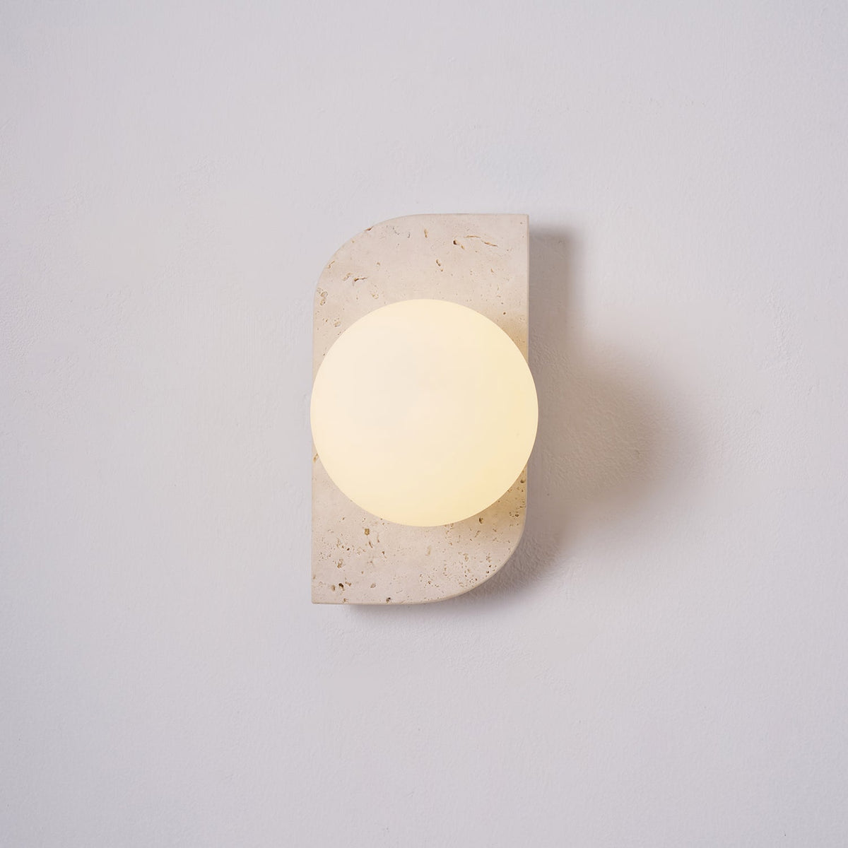 Travertin Wandlamp Met Meerdere Lichtpunten En Moderne Uitstraling