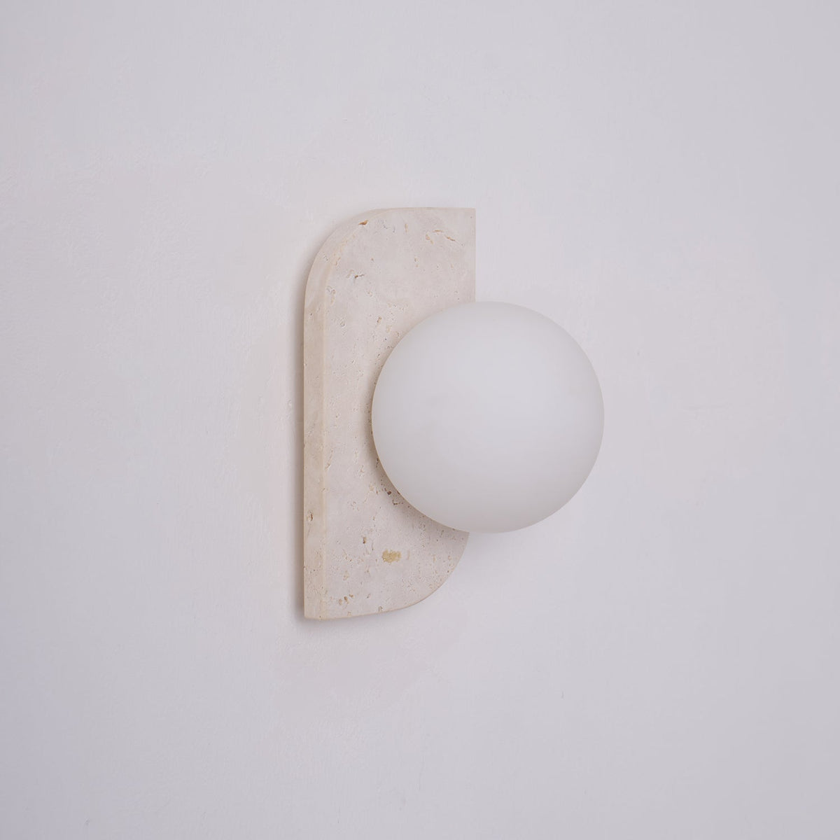 Travertin Wandlamp Met Meerdere Lichtpunten En Moderne Uitstraling