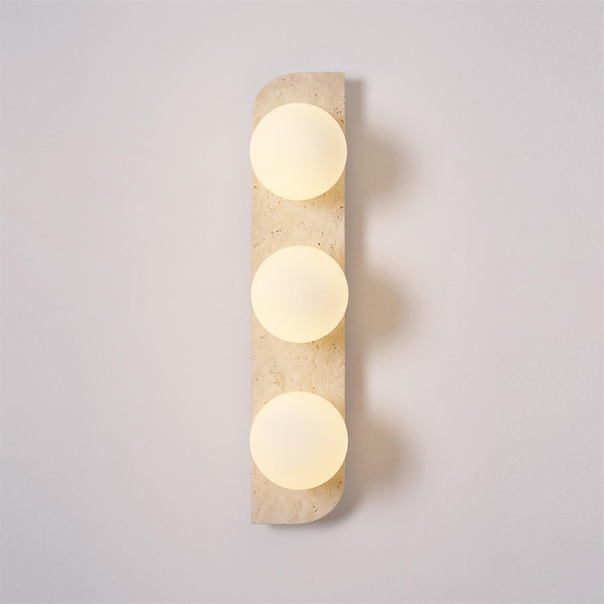 Travertin Wandlamp Met Meerdere Lichtpunten En Moderne Uitstraling