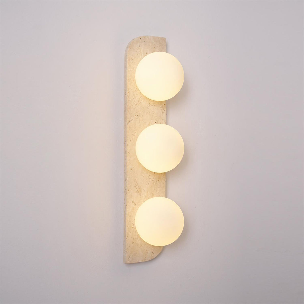 Travertin Wandlamp Met Meerdere Lichtpunten En Moderne Uitstraling