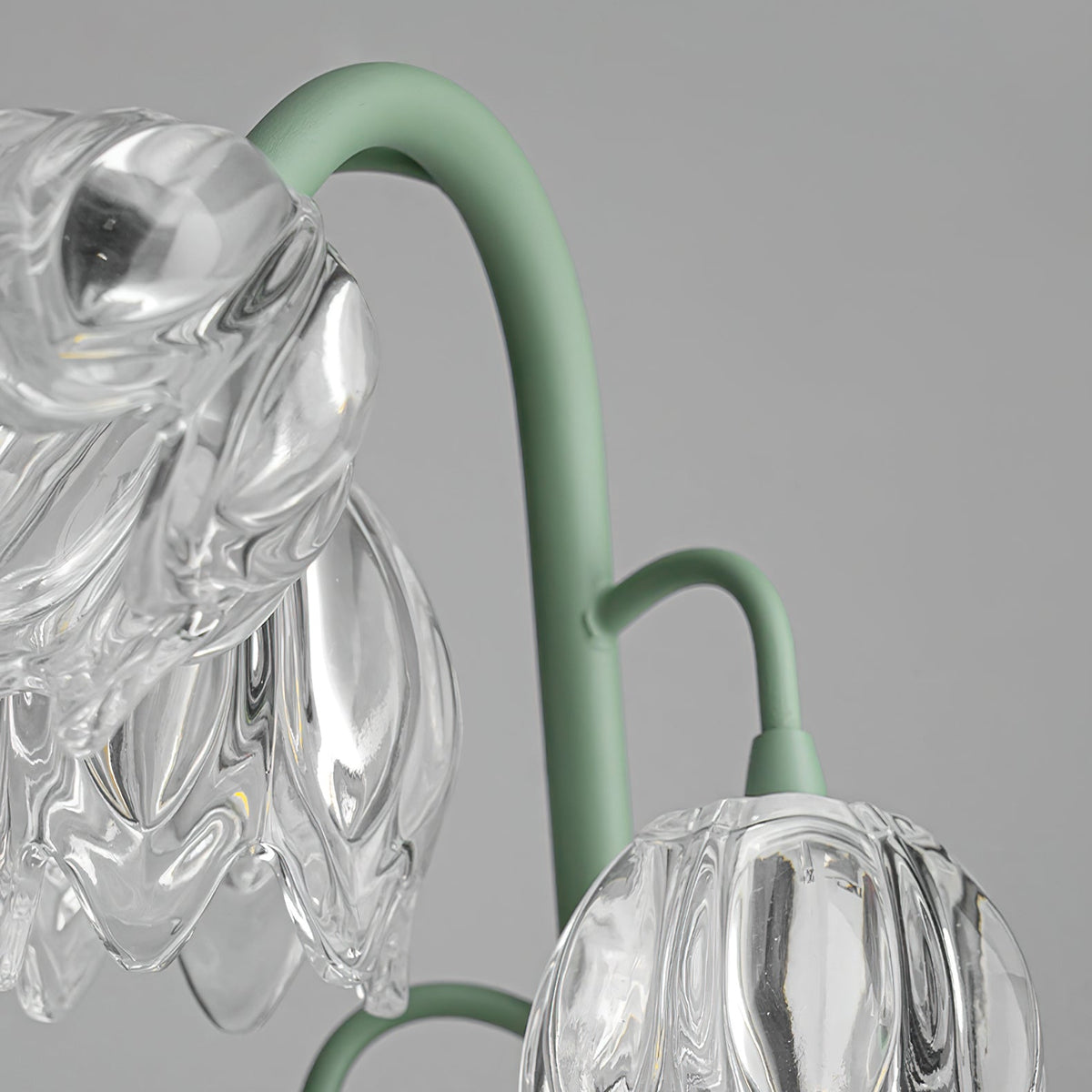 Kristal Tafellamp Met Bloemkap En Sculpturale Steel Voor Warme Sfeerlicht