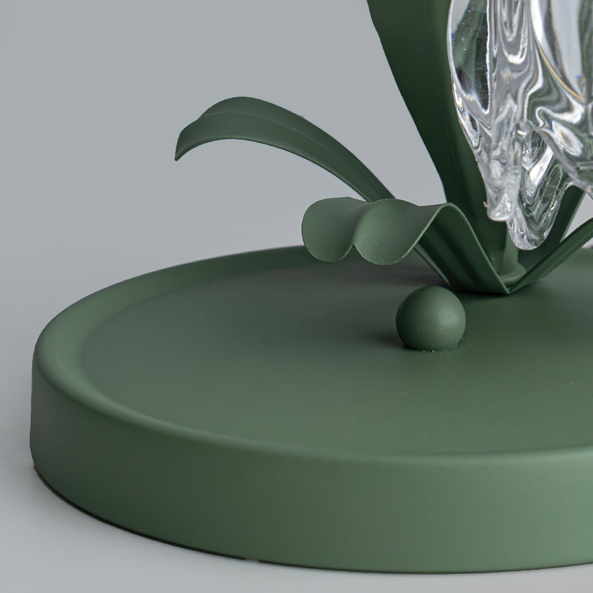 Kristal Tafellamp Met Bloemkap En Sculpturale Steel Voor Warme Sfeerlicht