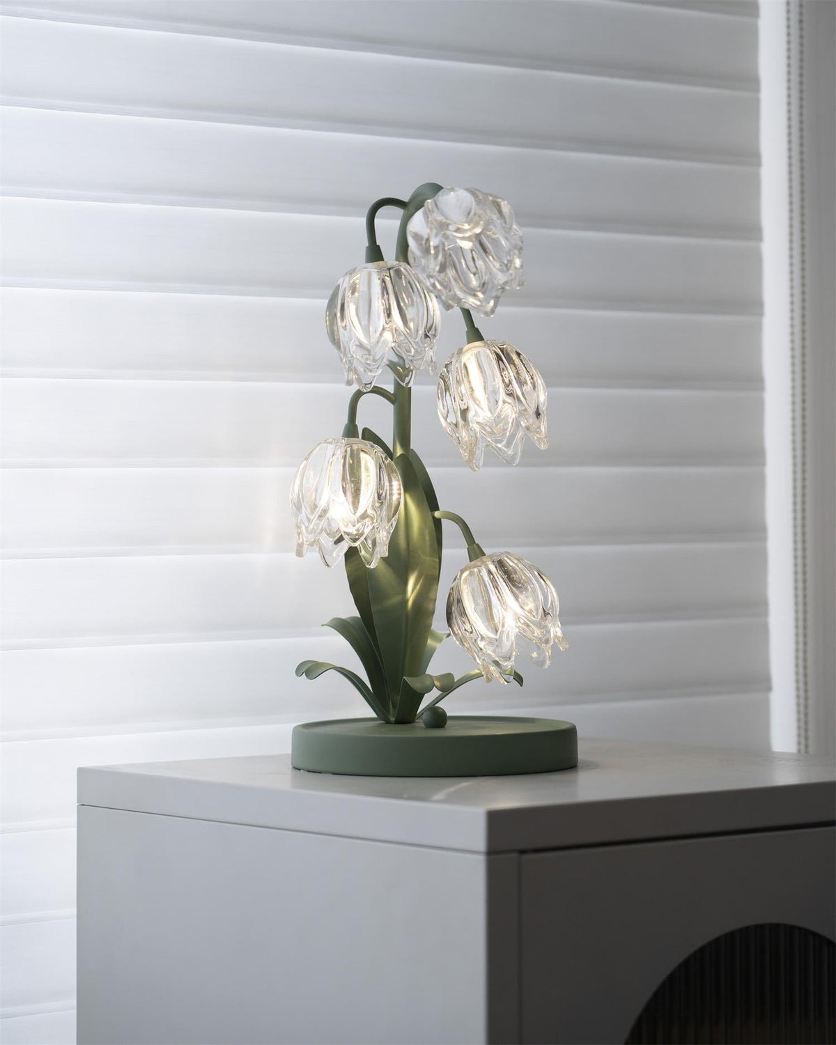 Kristal Tafellamp Met Bloemkap En Sculpturale Steel Voor Warme Sfeerlicht