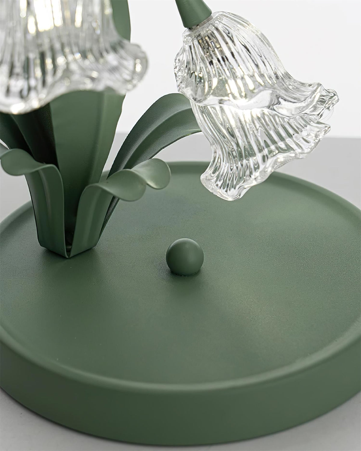 Kristal Tafellamp Met Bloemkap En Sculpturale Steel Voor Warme Sfeerlicht