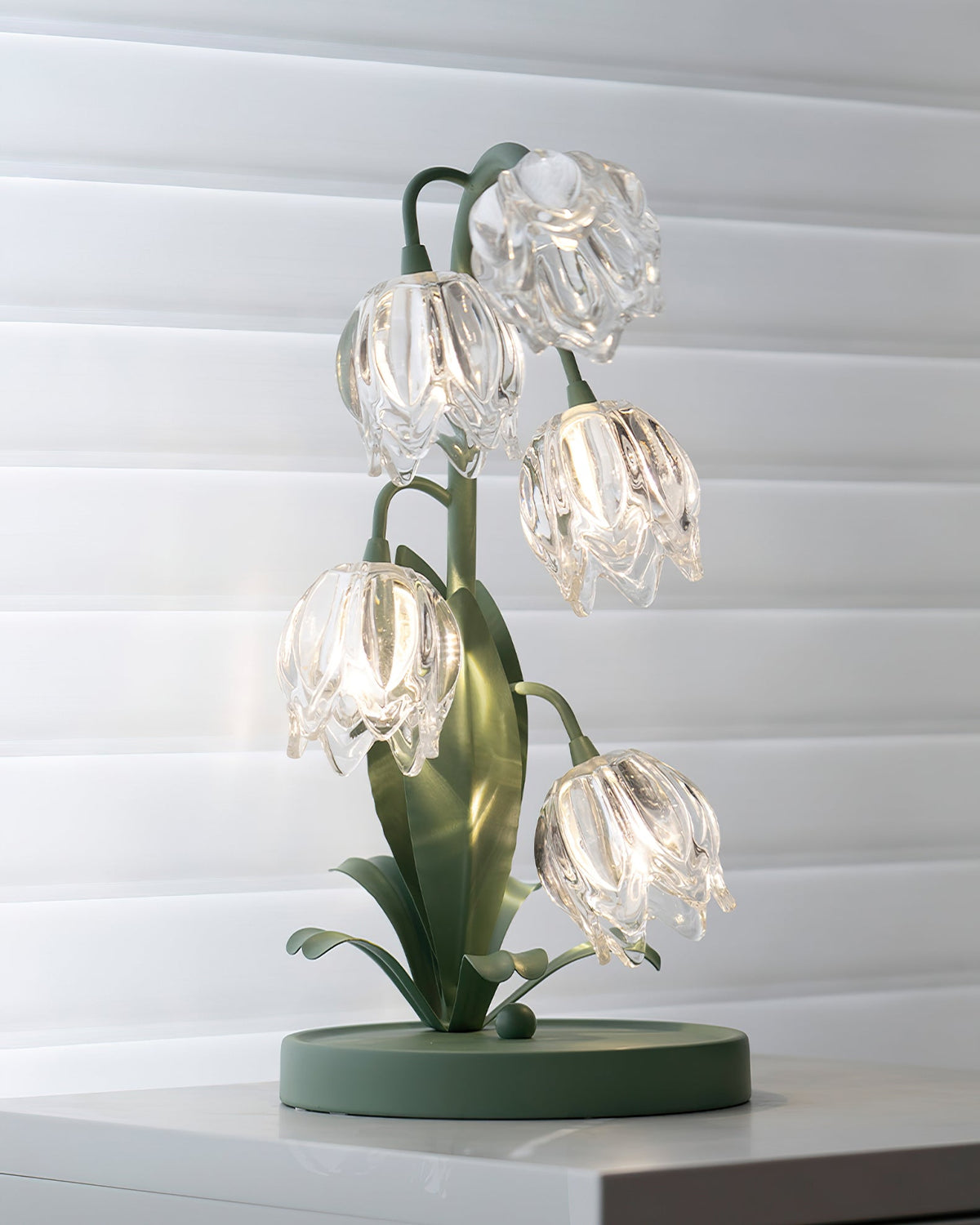 Kristal Tafellamp Met Bloemkap En Sculpturale Steel Voor Warme Sfeerlicht