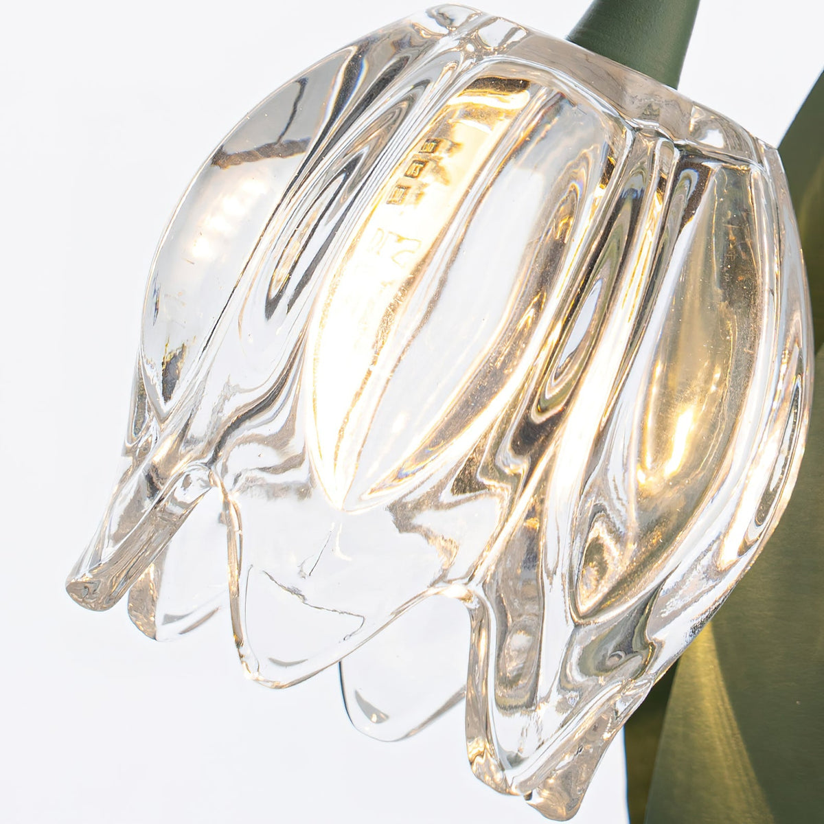 Kristal Tafellamp Met Bloemkap En Sculpturale Steel Voor Warme Sfeerlicht