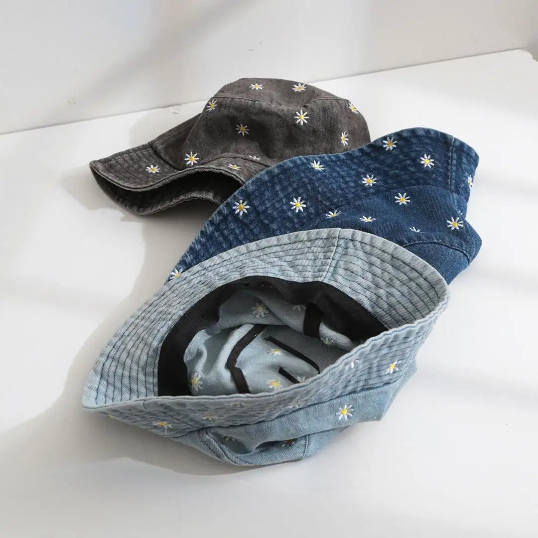 Dames Bucket Hat van Katoen met Geborduurde Madeliefjes en Brede Rand