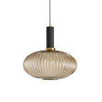 Glas Hanglamp Met Geribbelde Kap En Strakke Buisfitting Voor Zachte Ruimteverlichting